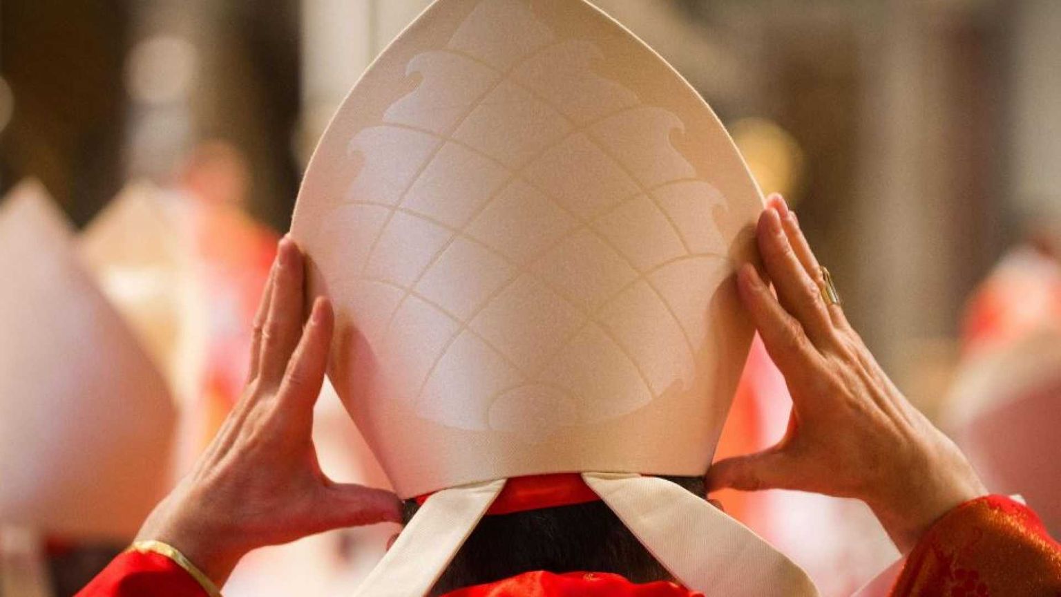 Tutti i cardinali sono arrivati a Roma. E c'è l'identikit del nuovo Papa