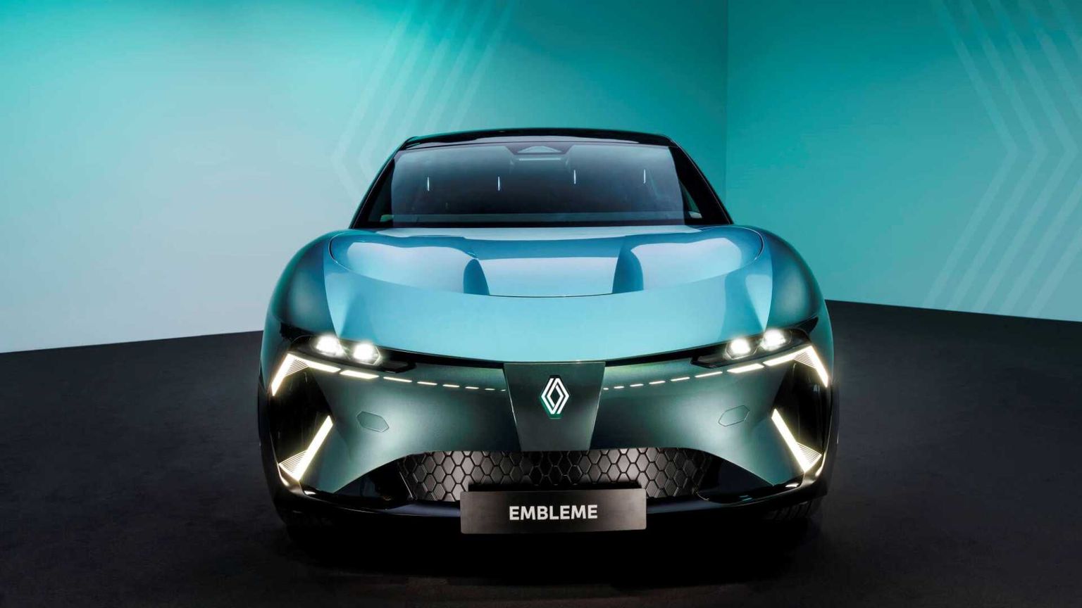 Renault Embleme, la prima auto-laboratorio ricicabile al 90%