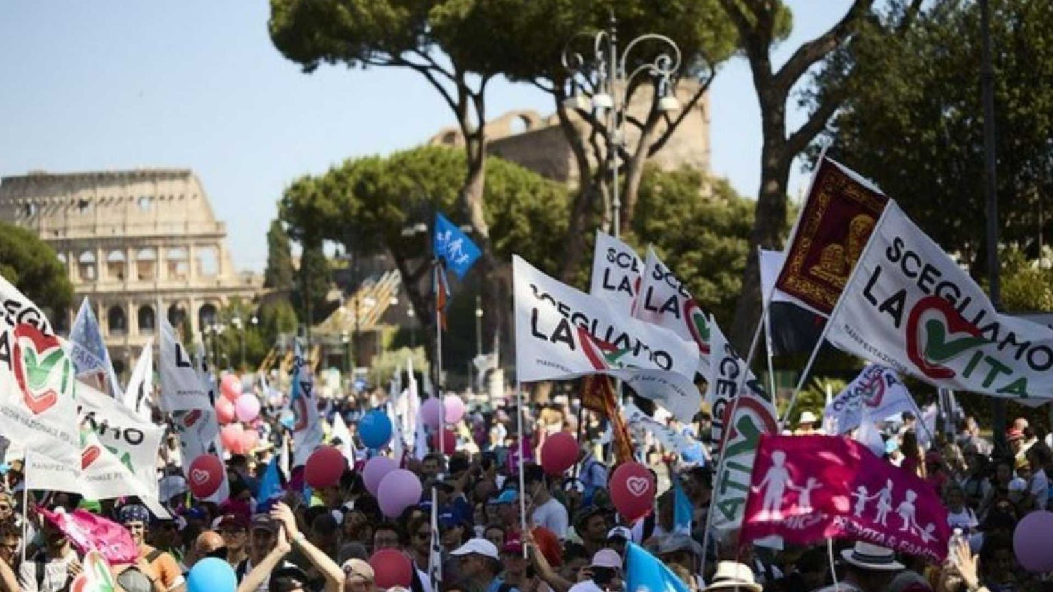 Cure palliative e aiuto alle mamme: in marcia per scegliere la vita