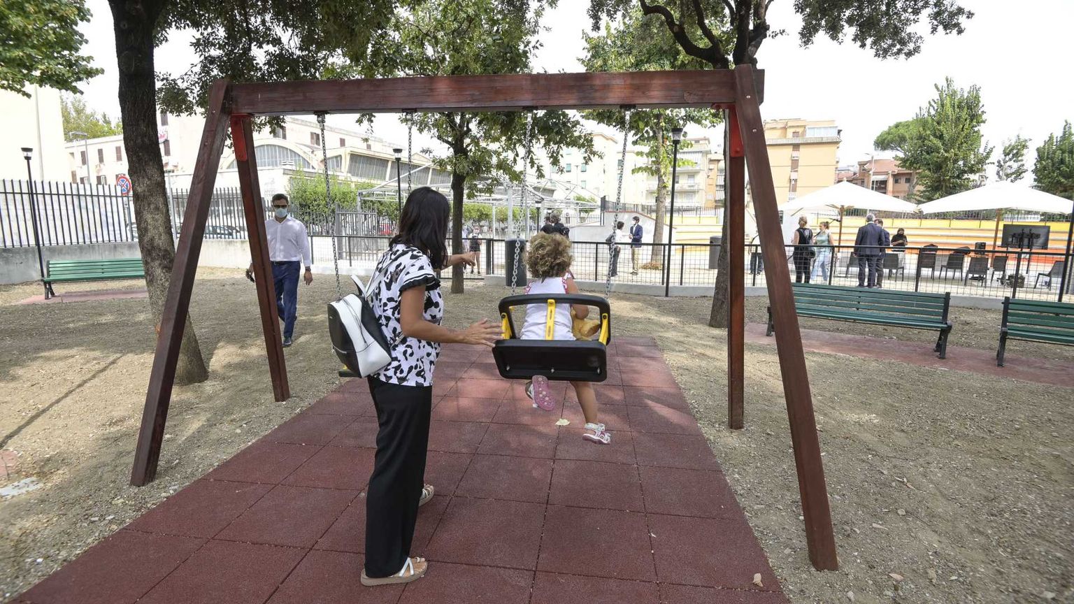 Nonni e part-time salvano le mamme ma l’asso nella manica sono le amiche