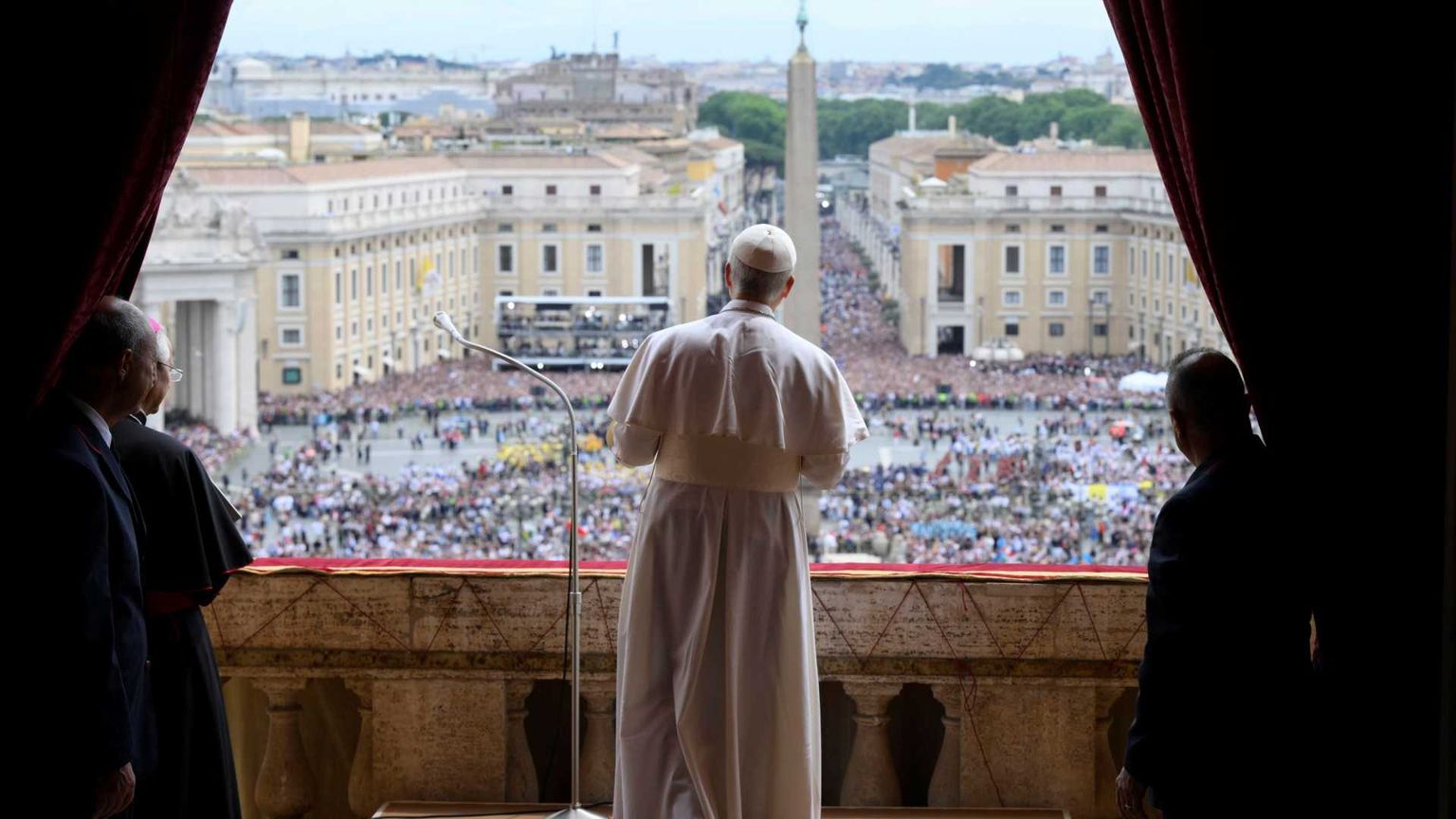 Il Papa: «Mai più la guerra». E prega per le vocazioni