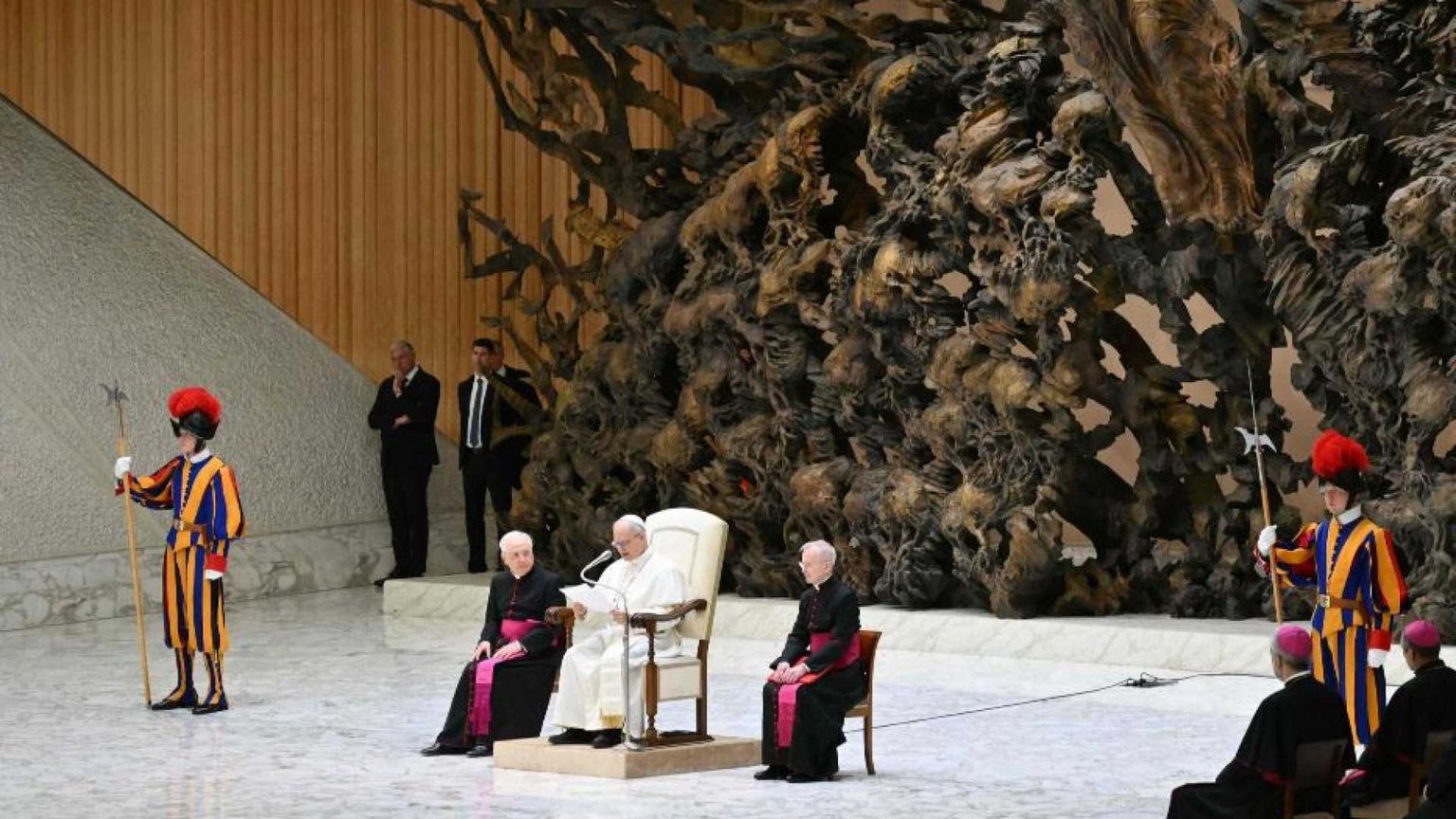 Il Papa: disarmiamo la comunicazione da odio, pregiudizi e fanatismi