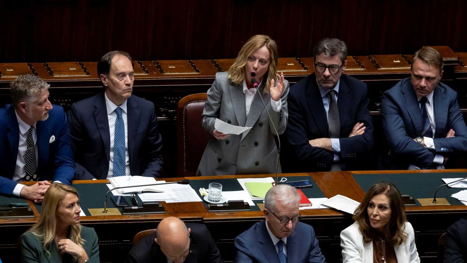 Meloni: si rispetti il diritto internazionale. Ma è scontro con le opposizioni