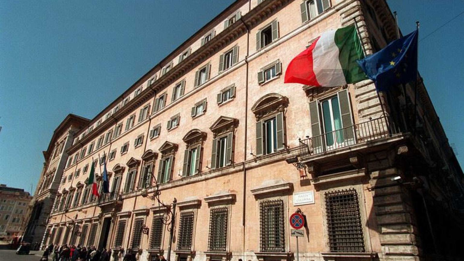 Meloni telefona al Papa: «Apprezziamo e sosteniamo l'appello per la pace»