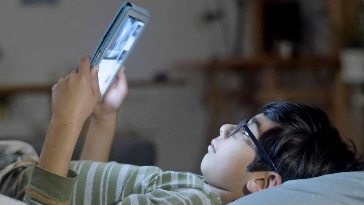 «Poco sonno e troppi social: il cervello dei ragazzi è compromesso»