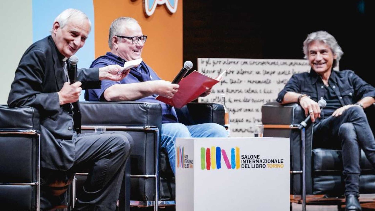 Zuppi e Ligabue a Torino: «In ascolto di storie che lasciano il segno»