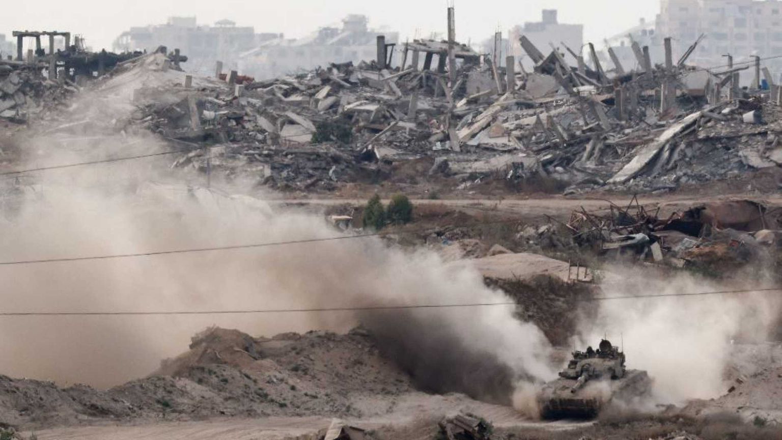 Parte l'attacco finale a Gaza: i blindati israeliani avanzano nella Striscia