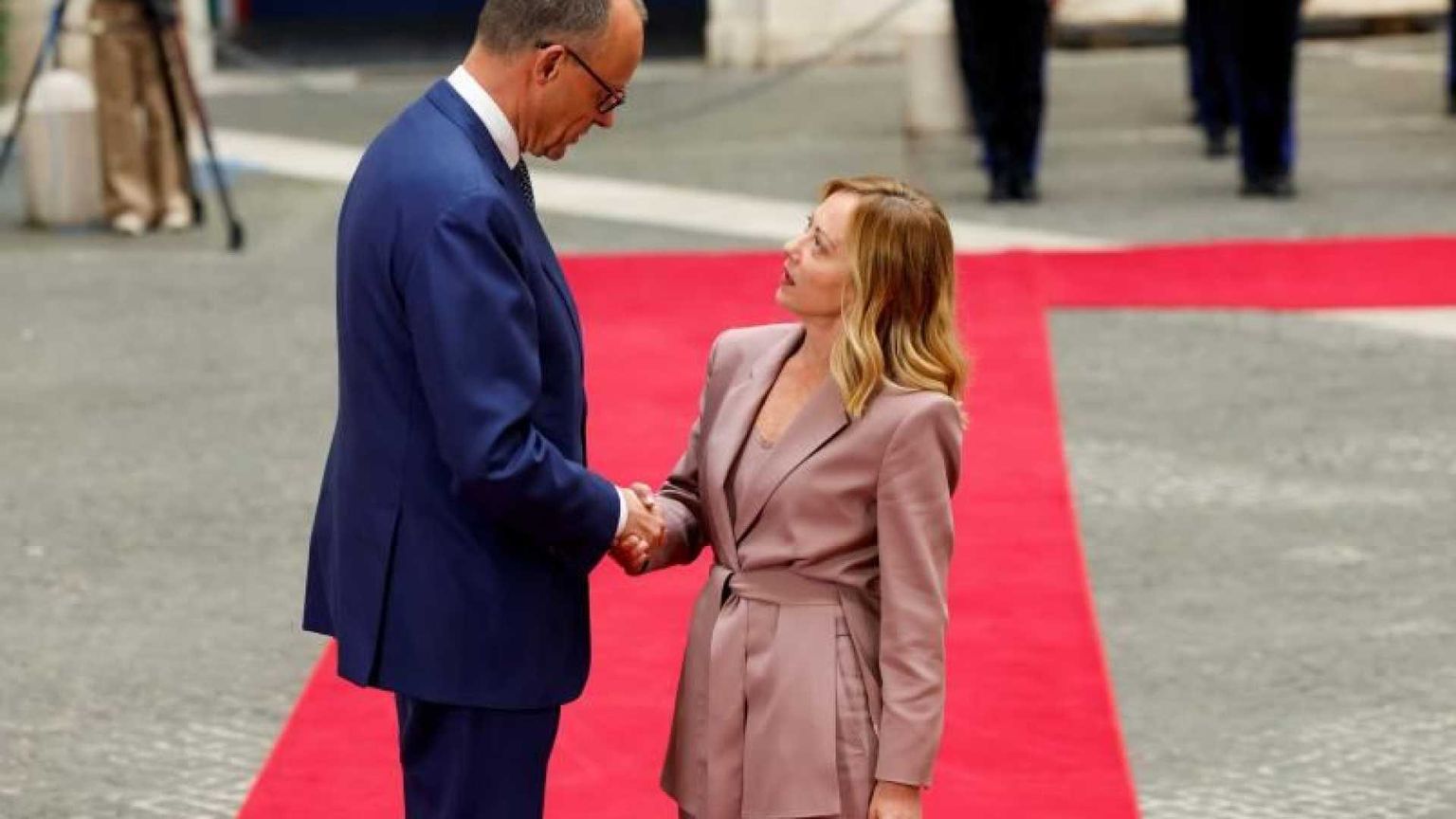 Meloni riparte dalla sintonia con Merz: «No personalismi che minano l’unità»