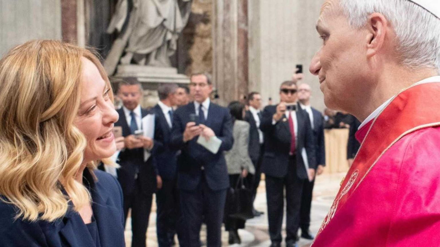 Meloni chiama Leone XIV: «Vaticano disponibile ad accogliere colloqui Mosca-Kiev»