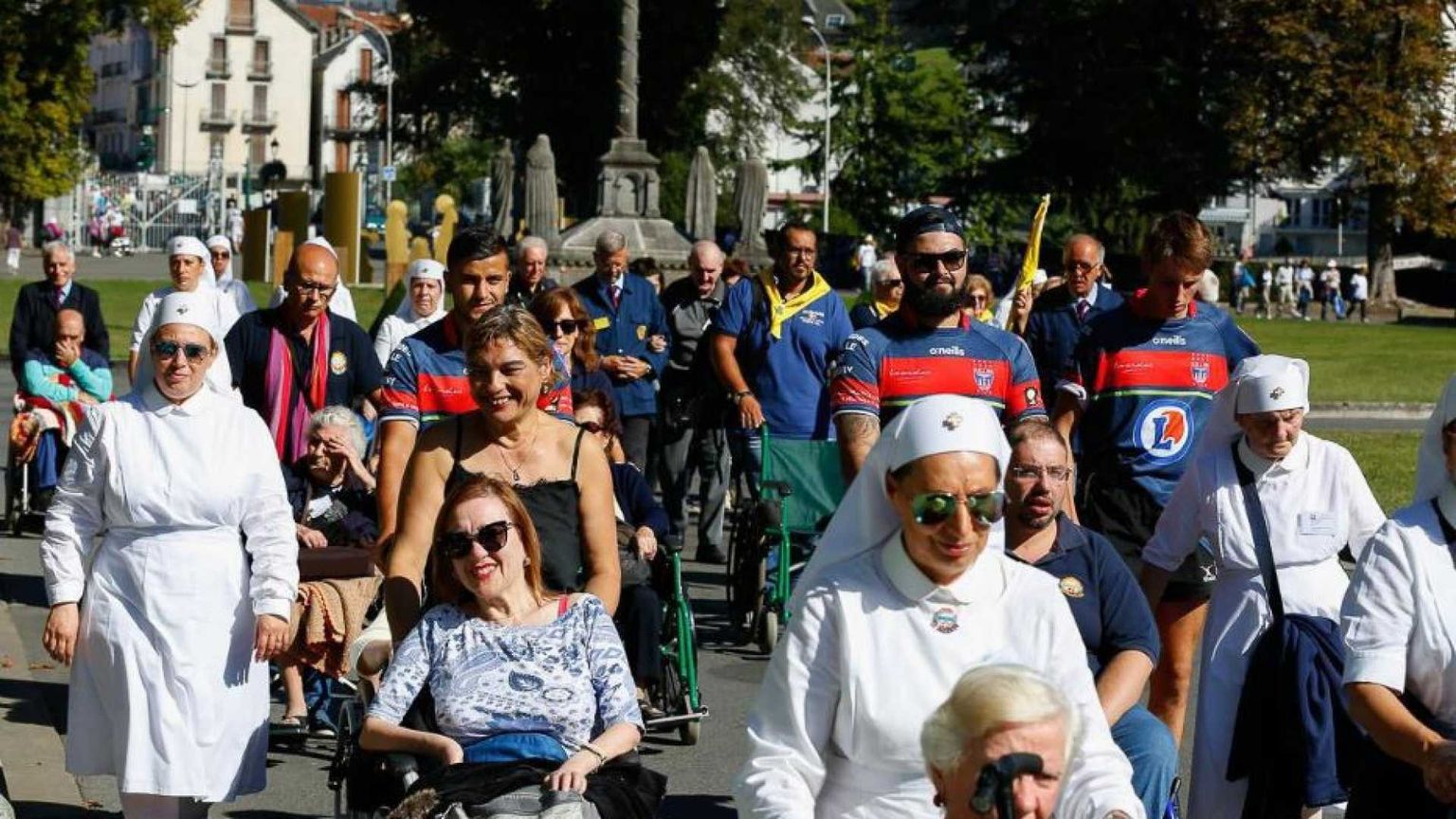 Ecco cosa dicono i giovani volontari a Lourdes: «È scuola di vita»