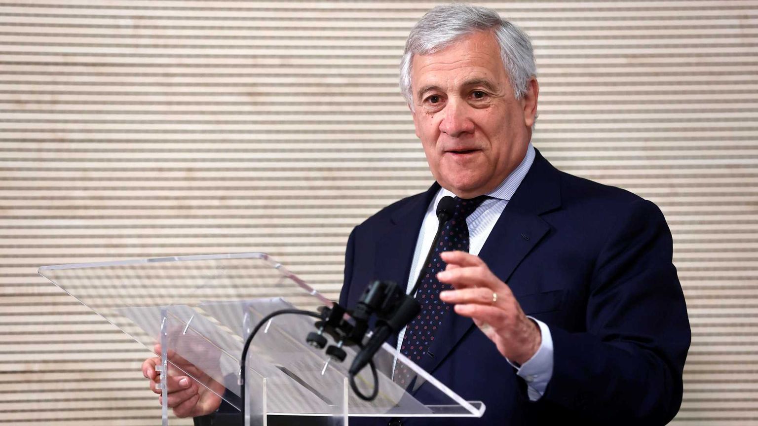Tajani: «Roma può essere capitale della pace. Santa Sede fondamentale»