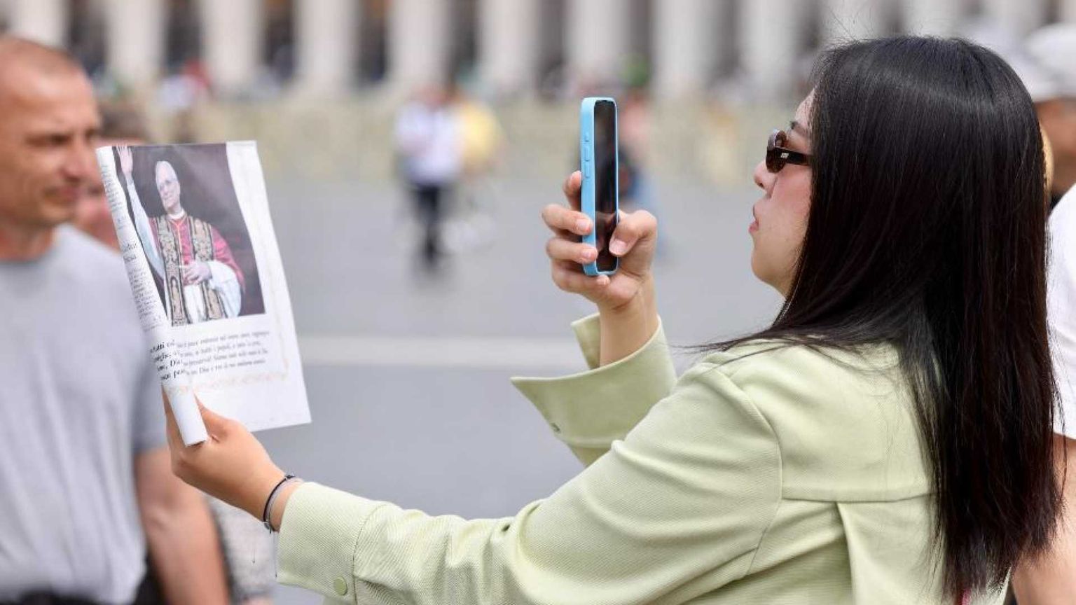 Meme, video, notizie false: Leone XIV è virale in rete (ma fate attenzione)