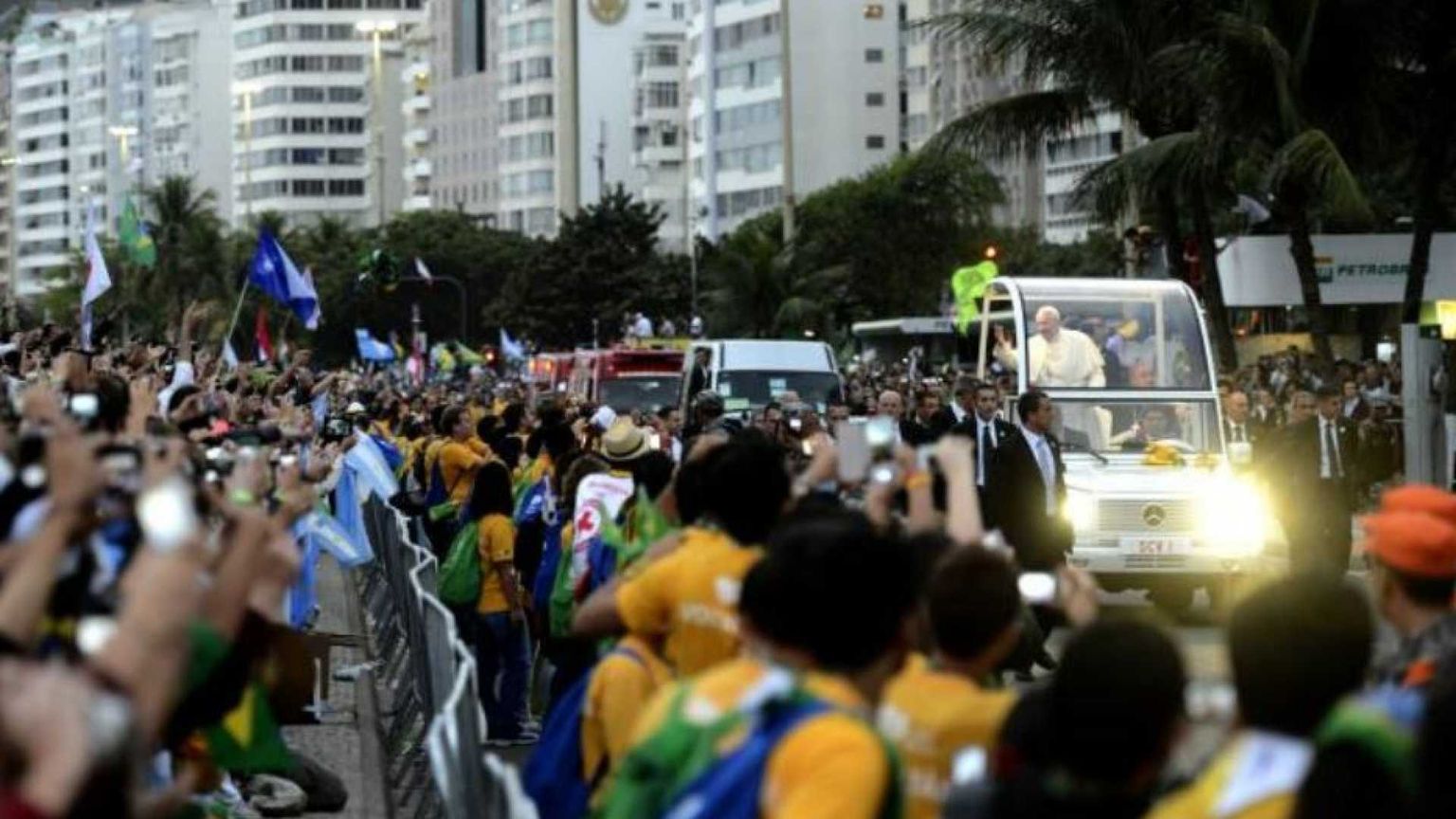 Francesco: «I viaggi? Tutti impegnativi. Ma amo stare tra la gente»