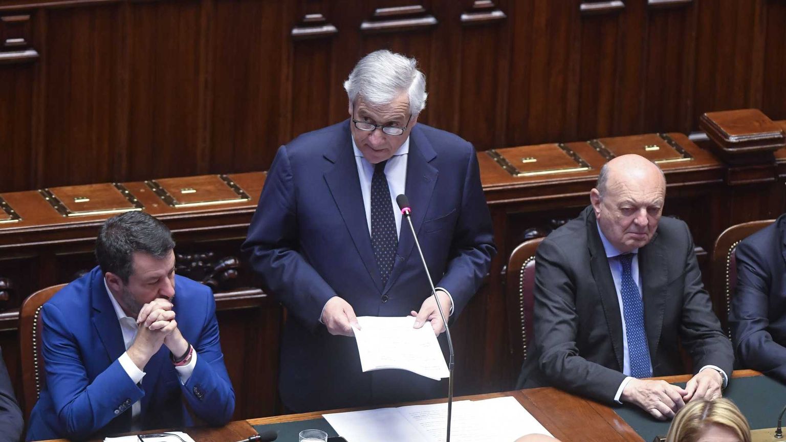 Tajani: indignano i morti a Gaza. Le opposizioni: perché ride?