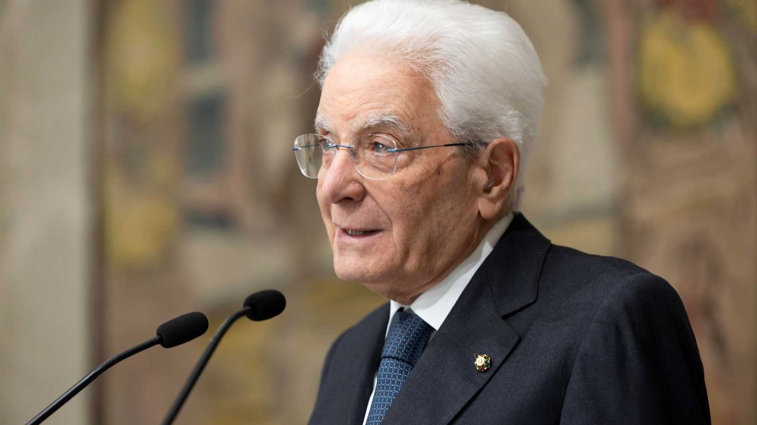 Mattarella alle giovani toghe: «Non date spunti per attacchi strumentali»