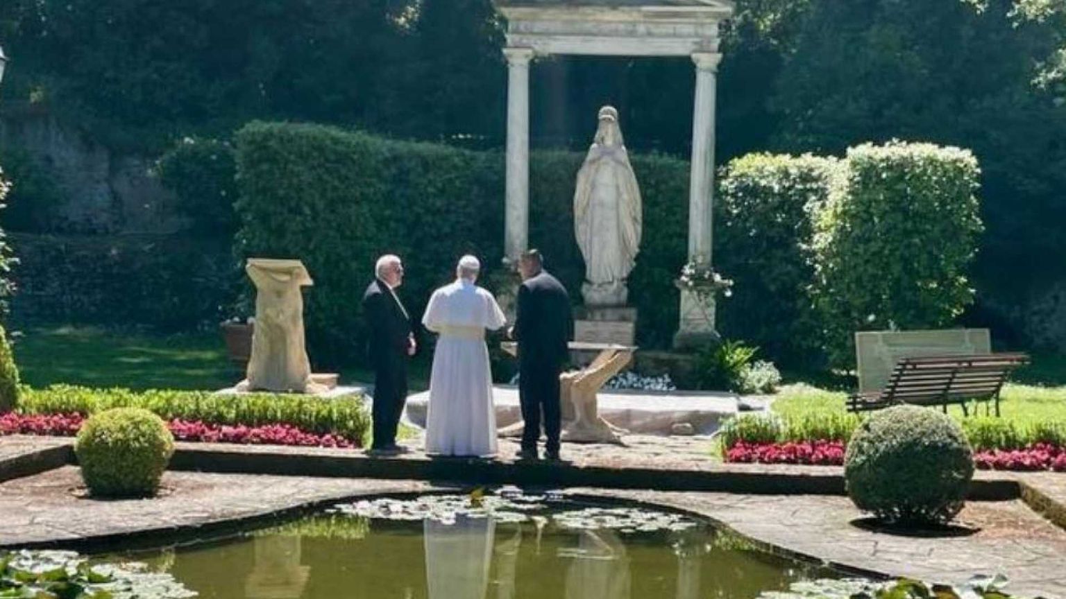Un Papa nella residenza estiva dopo 12 anni: Leone XIV visita Castel Gandolfo