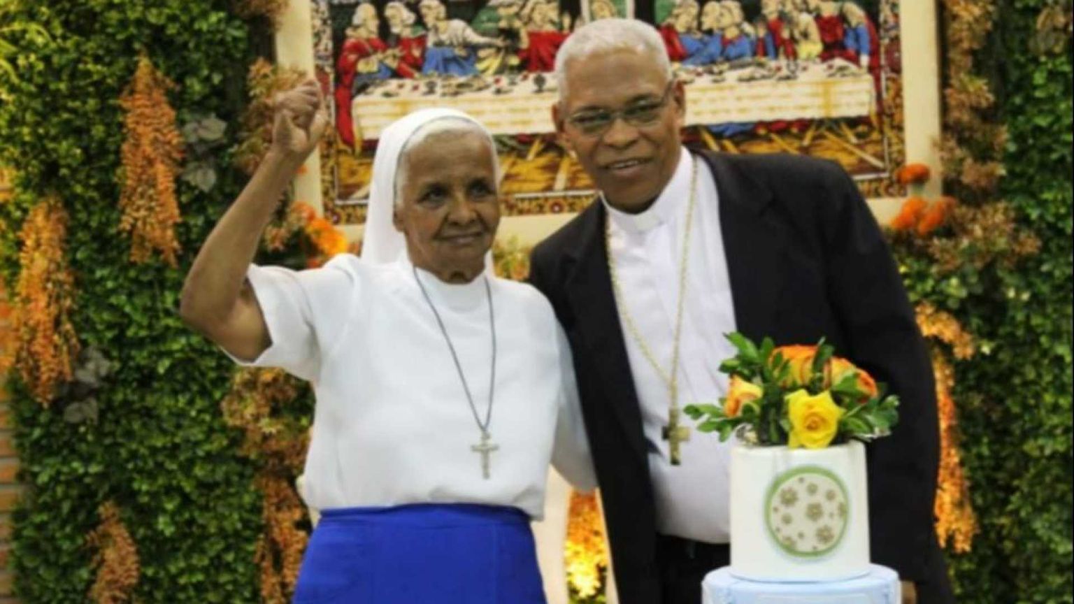 Sebastiana, suora da 20 anni, festeggia con il figlio (che è vescovo da 10)