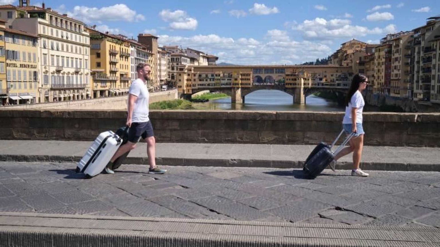 Affitti brevi, le sentenze aprono ma i Comuni vietano. E regna il caos