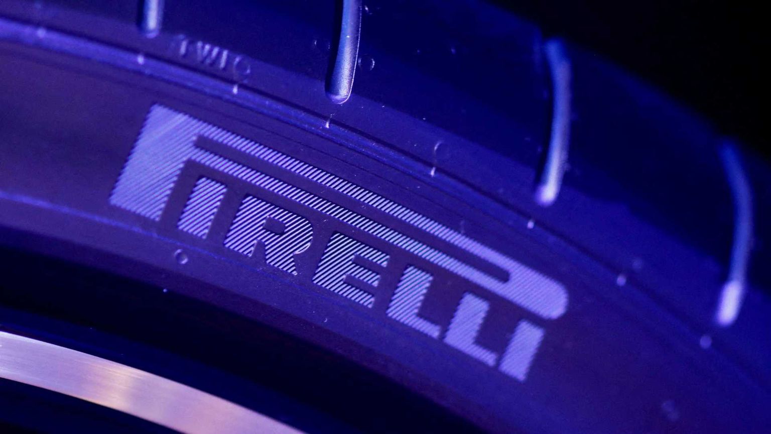 Orsini: «Il governo si schieri con Pirelli». Scontro sul controllo dei cinesi