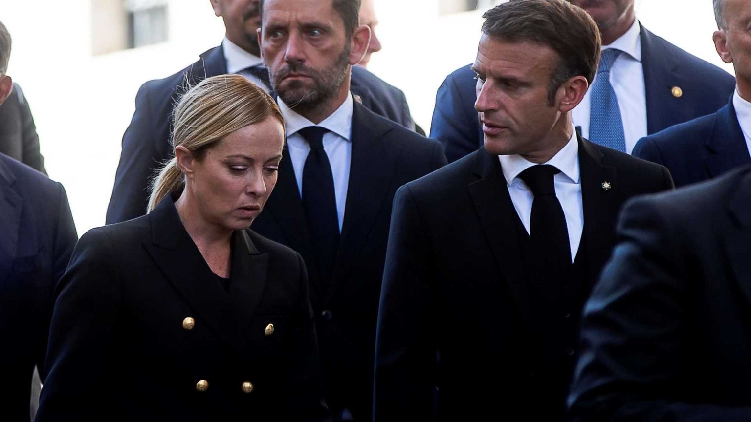 Rapporto con Trump e nodo “volenterosi”: cosa devono chiarire Meloni e Macron