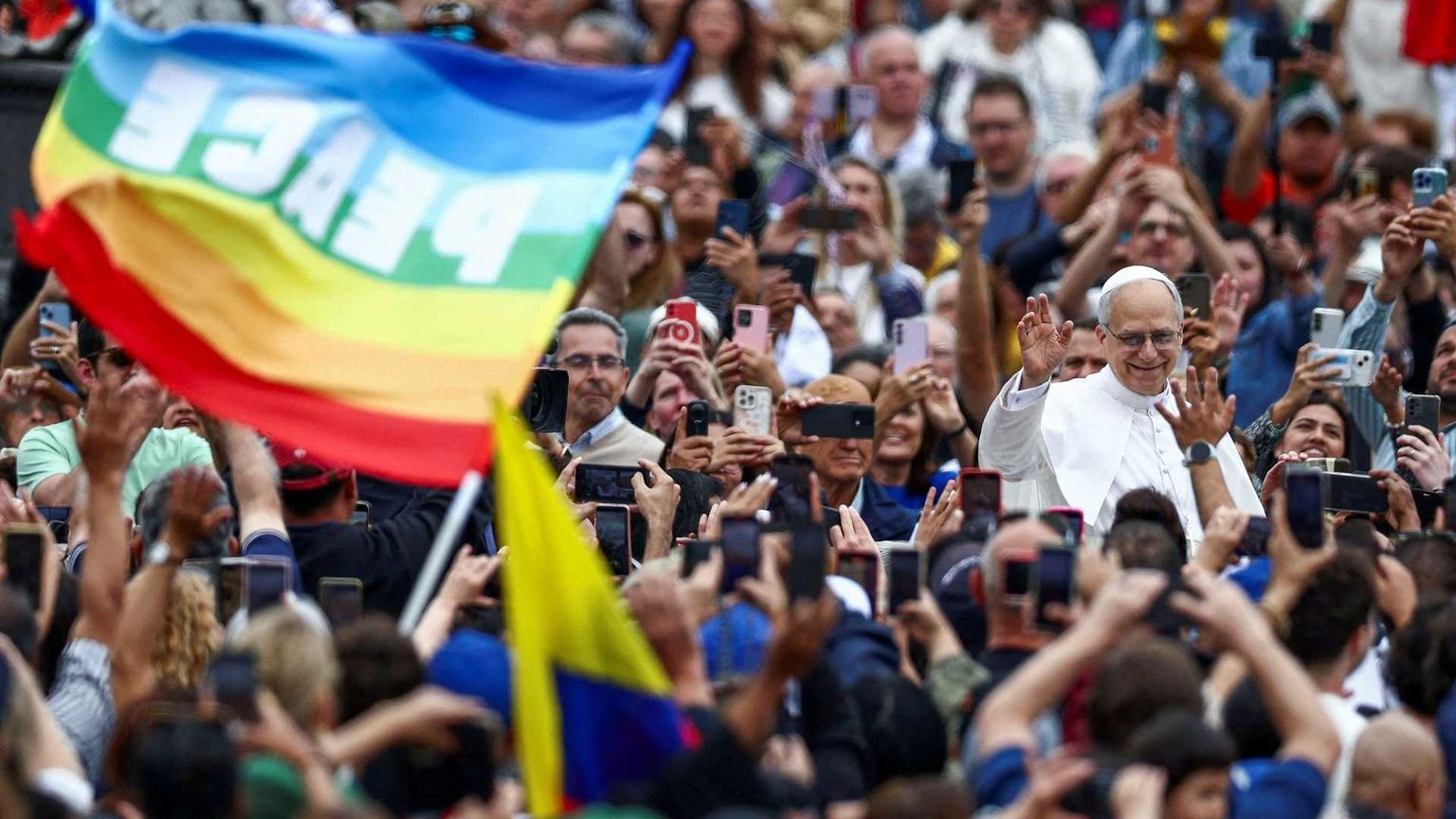 Il Papa: oggi nel mercato si svendono dignità e affetti
