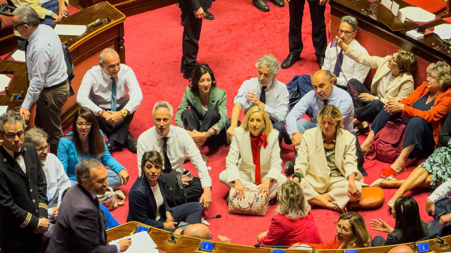 Perché il sì al decreto sicurezza ha causato la "resistenza passiva" in Aula