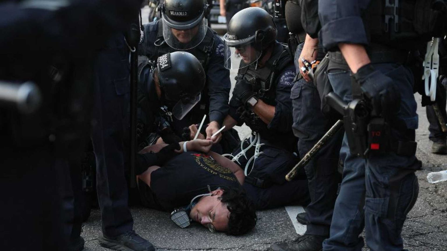 Arresti di massa, coprifuoco e nuove deportazioni: Los Angeles è nel caos