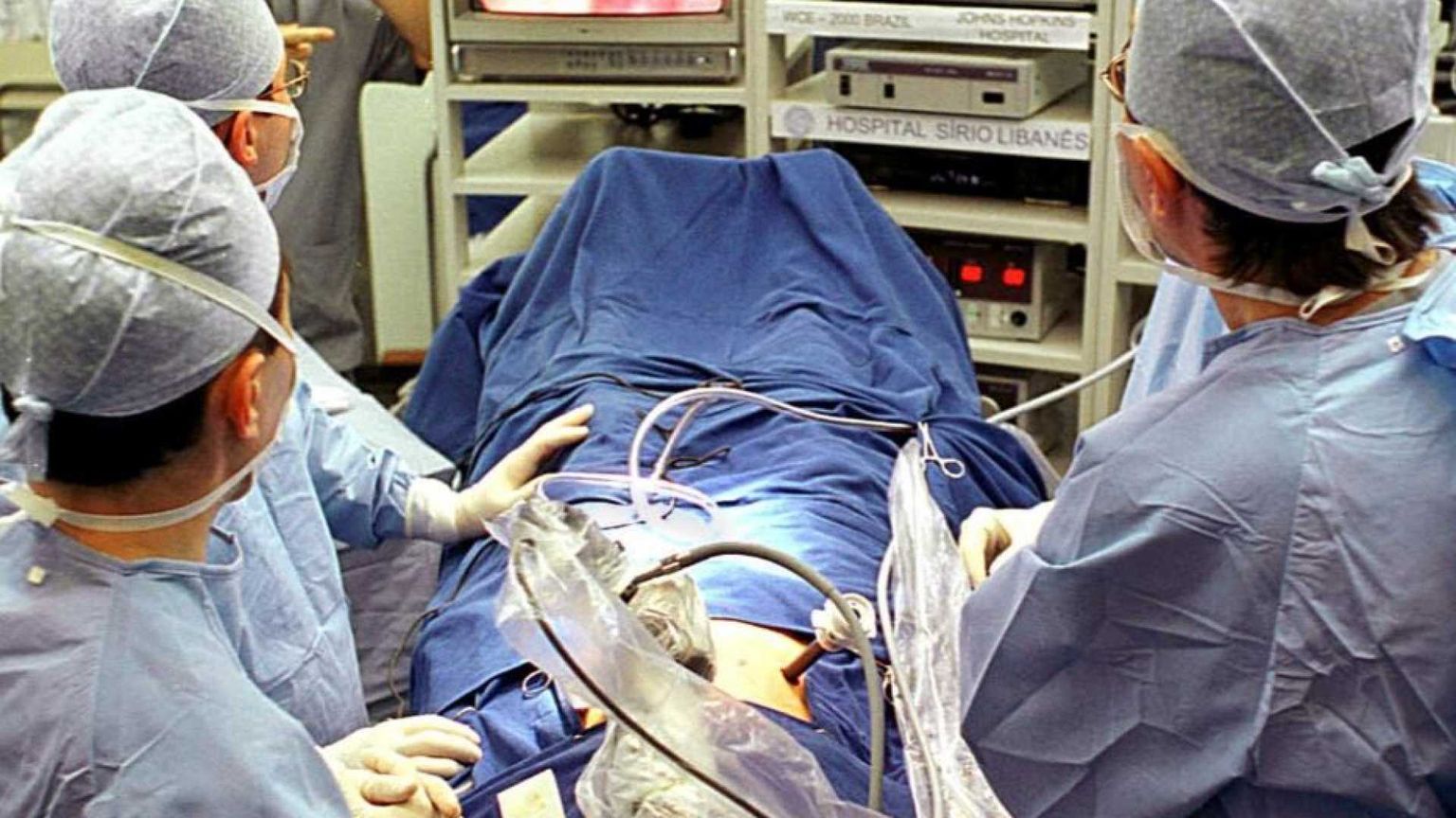 Morire per una liposuzione: tutti i rischi del mercato dei “ritocchi”