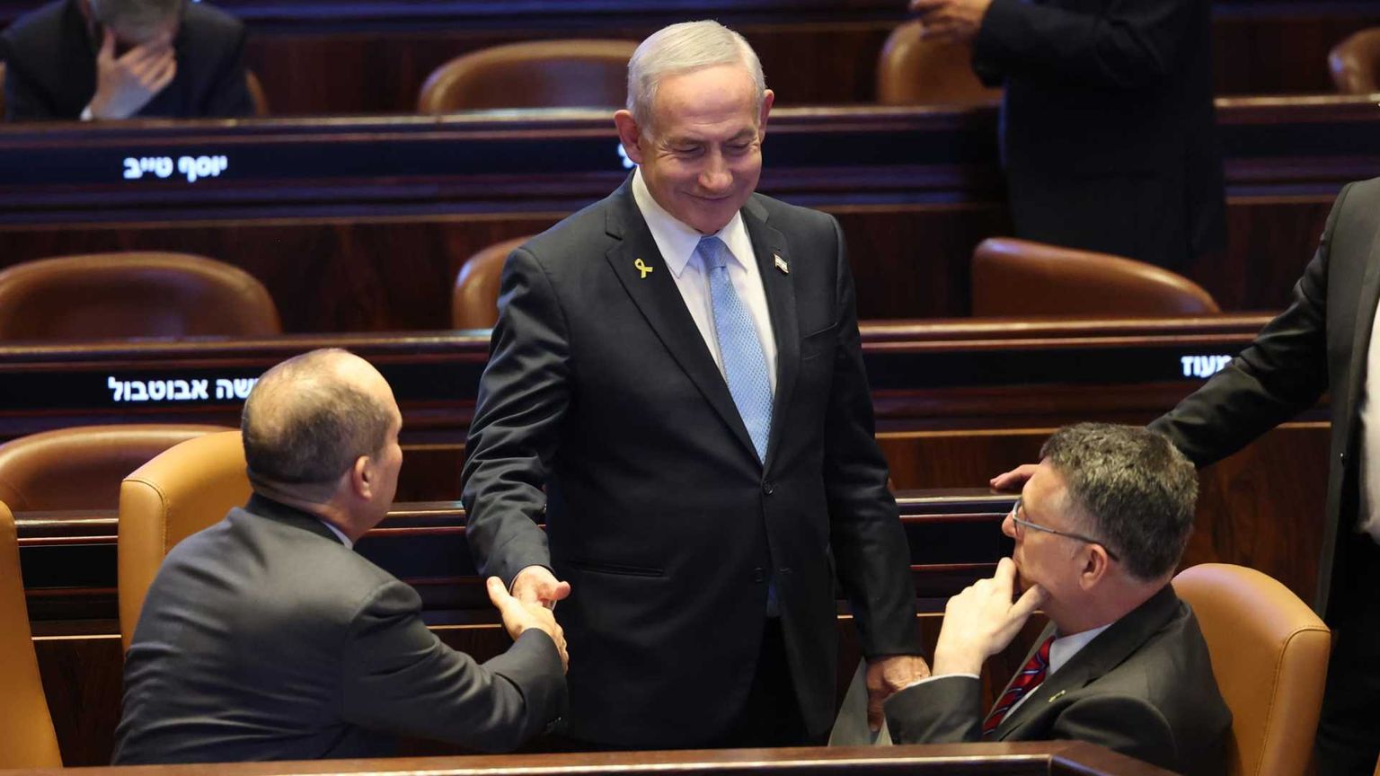 Non passa la sfiducia, Netanyahu si salva. E accelera i piani sull'Iran