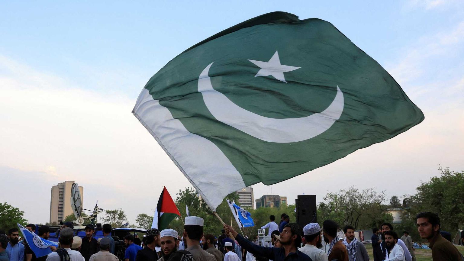 India e Pakistan: divisi dalla povertà, uniti dalla corsa al riarmo