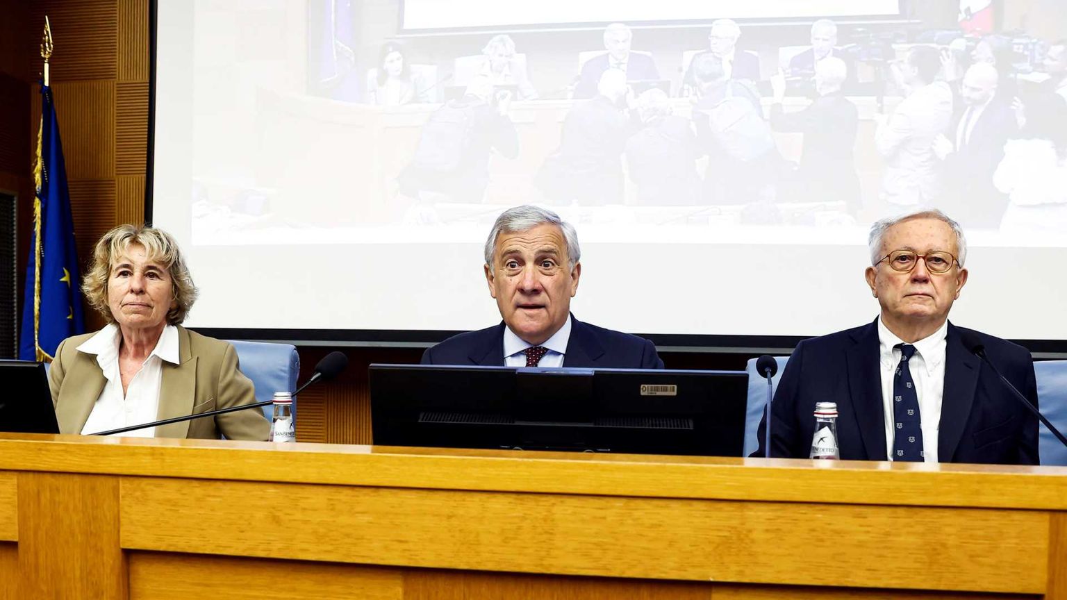 Il sentiero stretto del governo: con Israele, l'Iran tratti sul nucleare