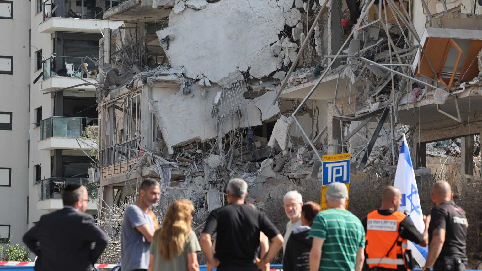 Anche Tel Aviv si scopre vulnerabile: fuori dai bunker per comprare viveri