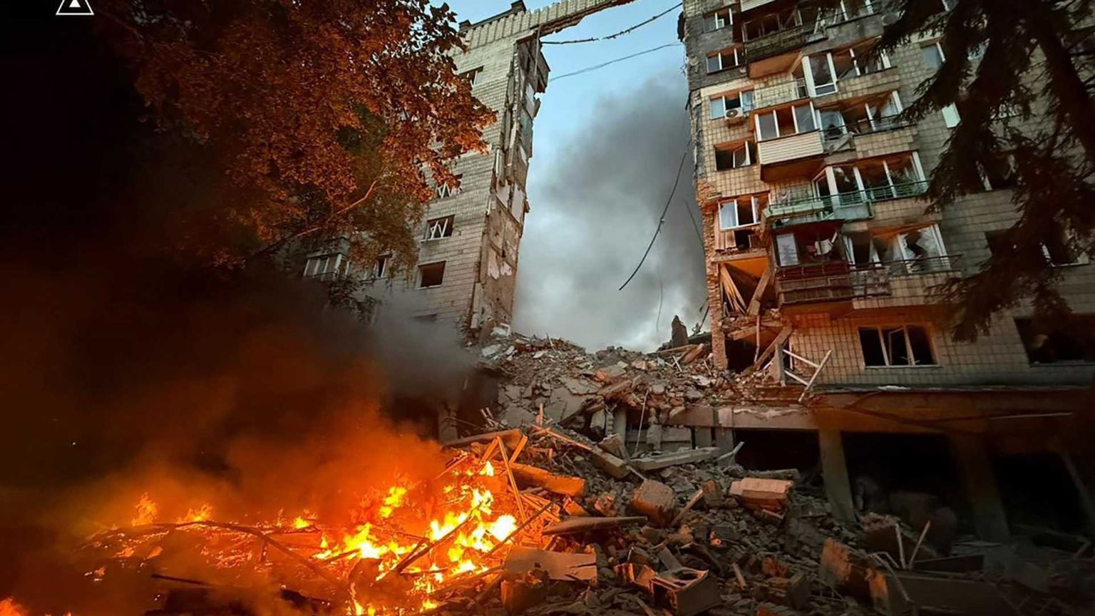 Intanto Kiev brucia e gli ucraini muoiono. «Da Mosca puro terrorismo»