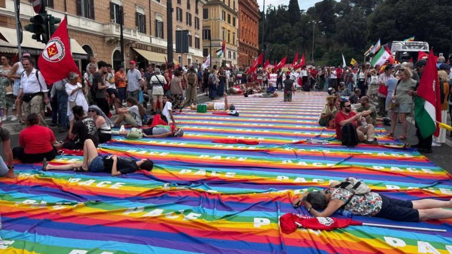 Associazioni, 5s, Avs e un po' di Pd insieme per dire no al riarmo