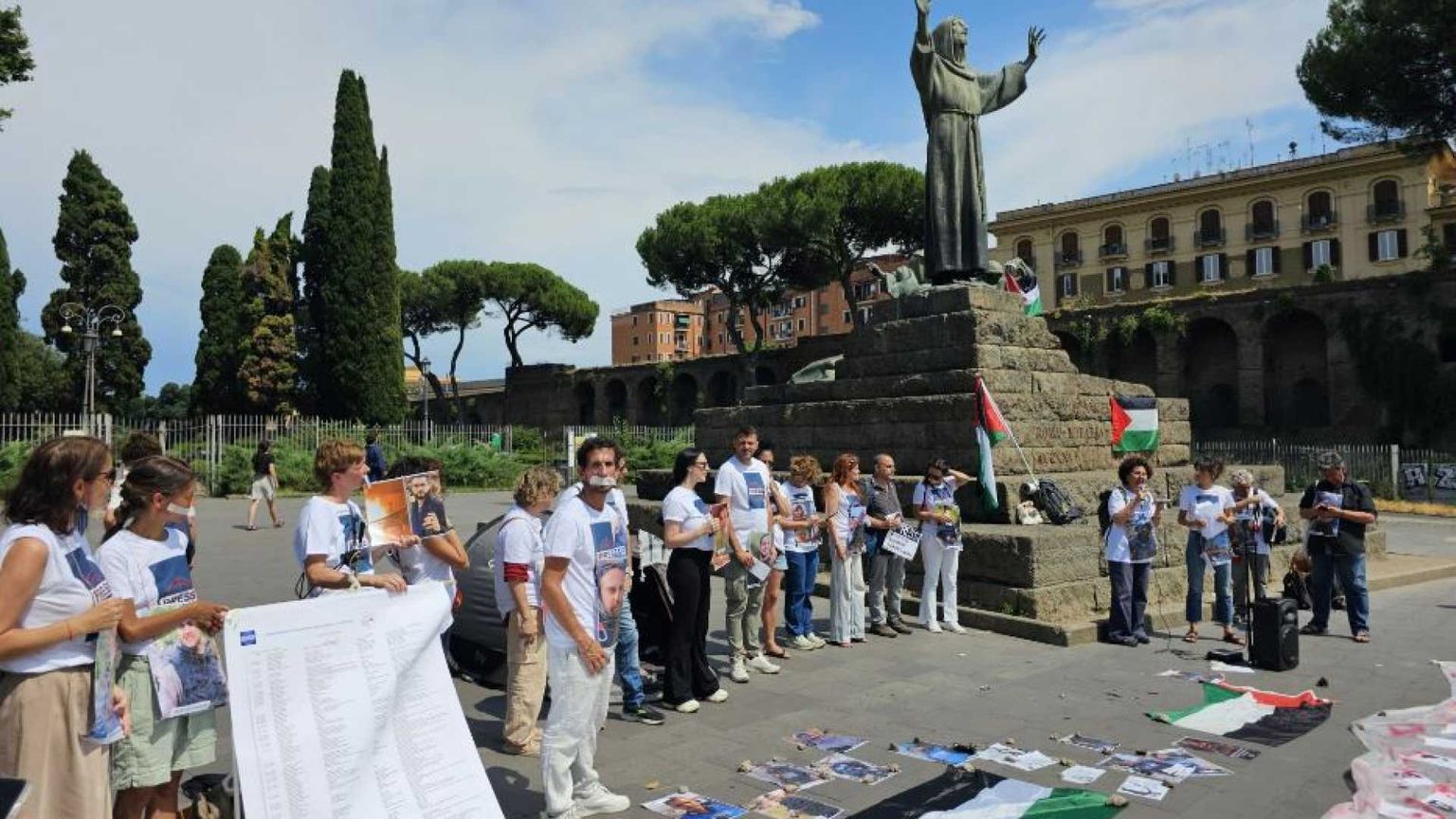 Flash mob per i giornalisti uccisi a Gaza: «I media non sono un bersaglio»