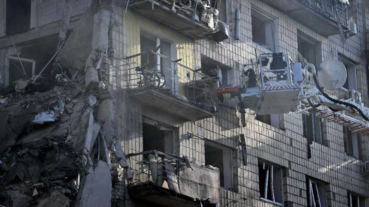 Ricostruiamo una casa per tutti nel mondo che sta finendo in pezzi