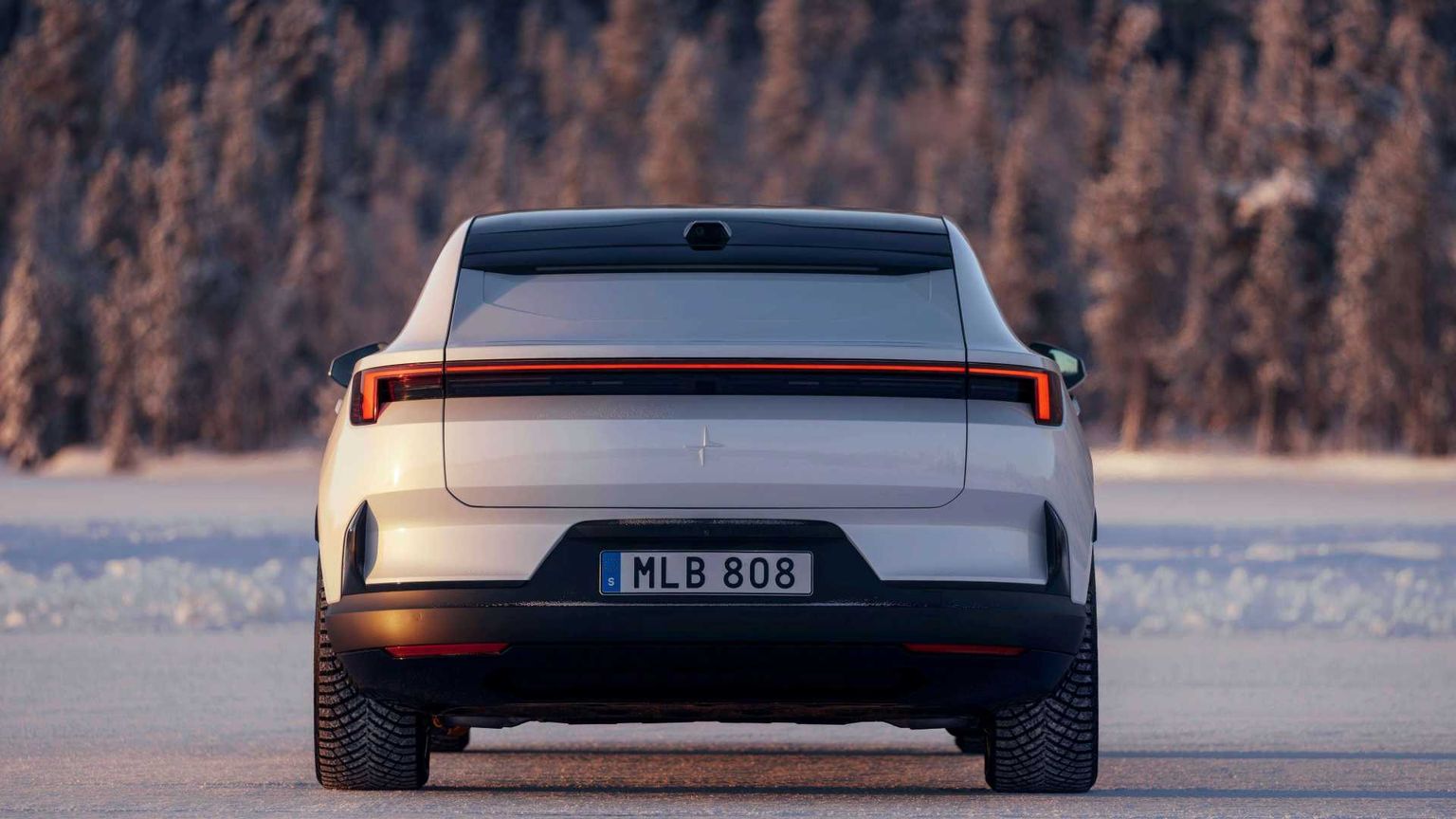Polestar 4, com'è e come va la prima auto senza lunotto posteriore