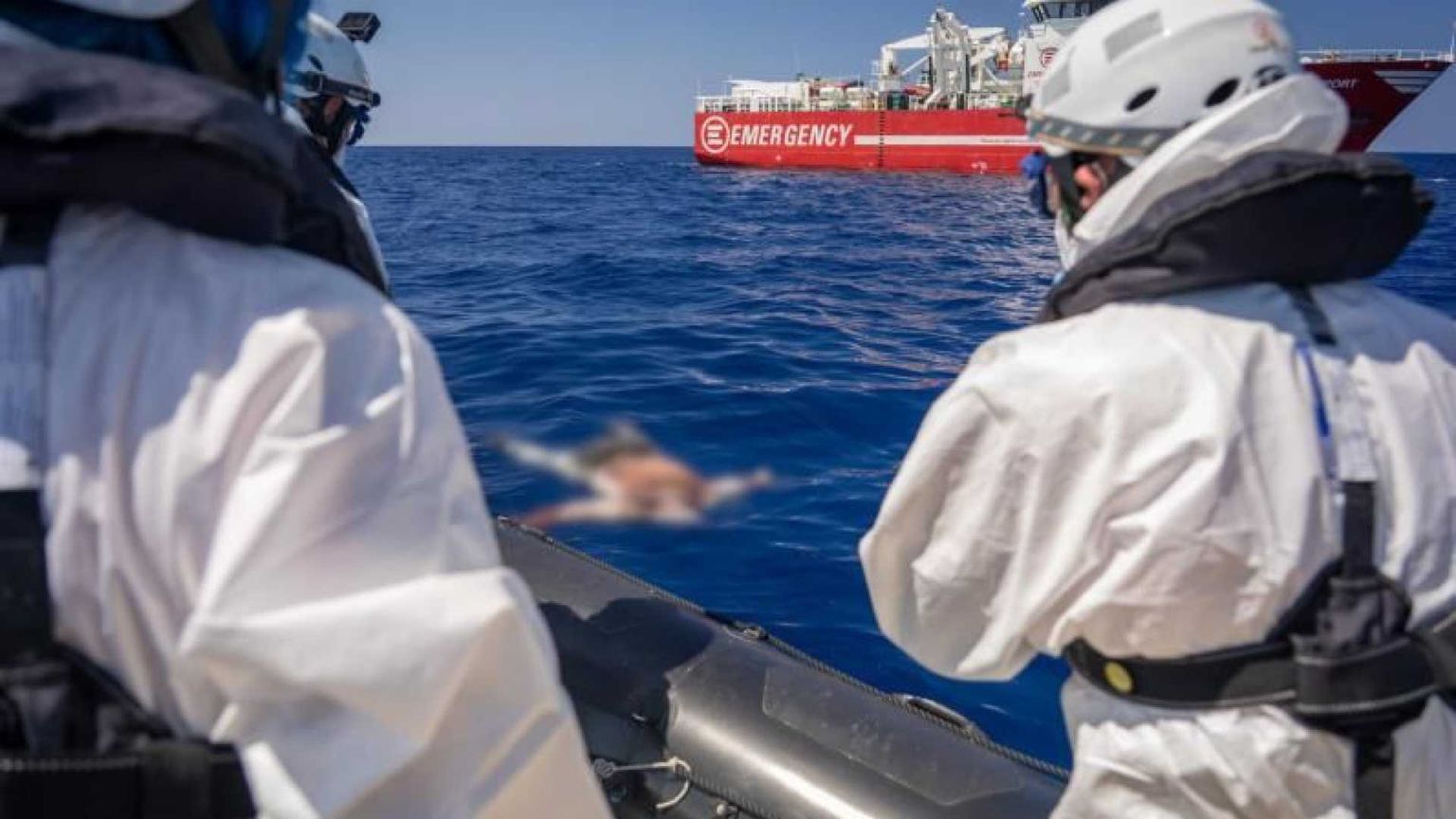 L’orrore dei naufragi fantasma, individuati sei corpi senza vita