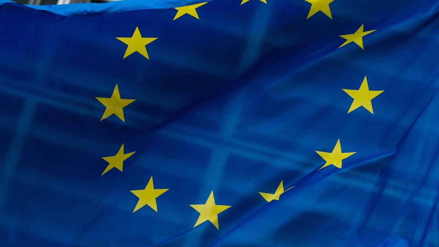 A proposito della bandiera Ue: l'analogia col manto di Maria non è un caso