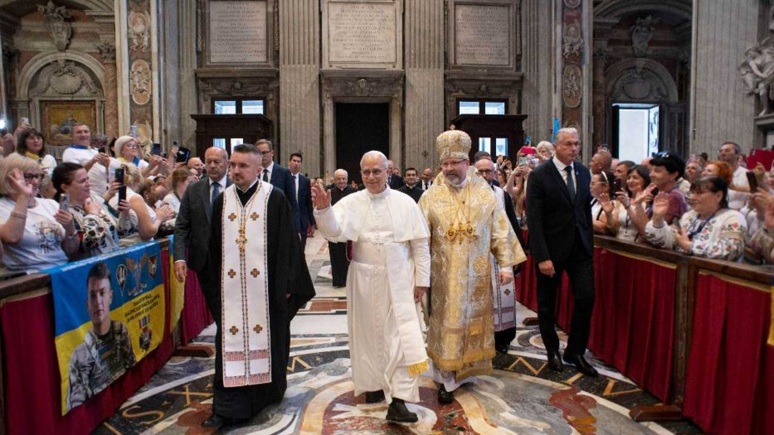 Il Papa: in Ucraina guerra insensata. Prego per una pace rapida