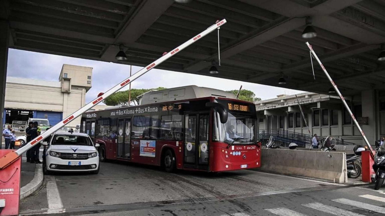 Aggressione su un bus nella Capitale, contestata l'aggravante del razzismo