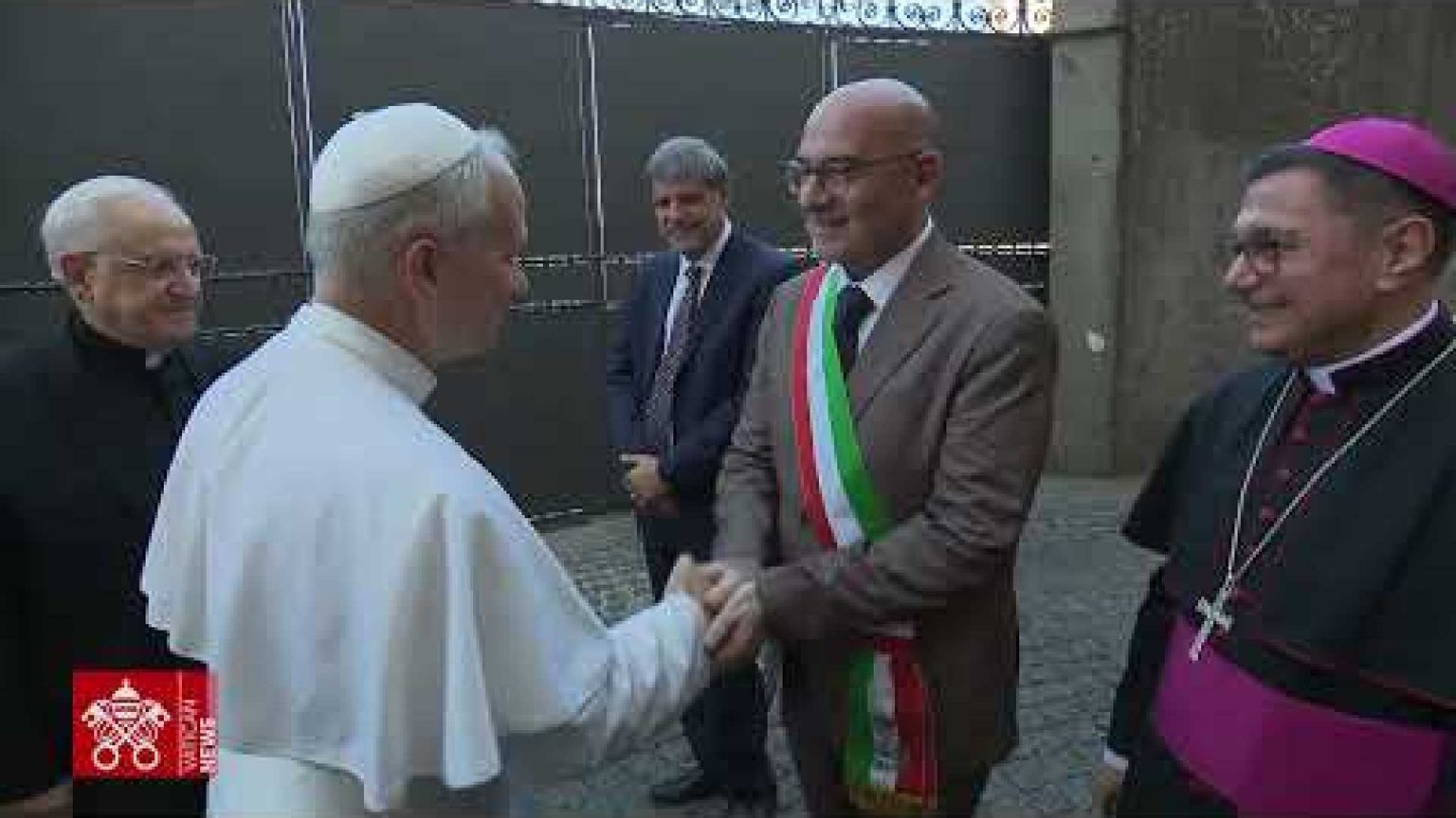 Il Papa, l'appello per la pace. Come è iniziata la “vacanza” a Castel Gandolfo