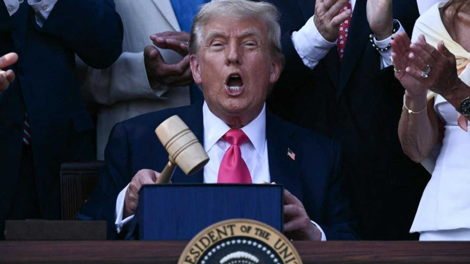 L'ultima puntata della telenovela sui dazi: Trump li comunicherà via lettera