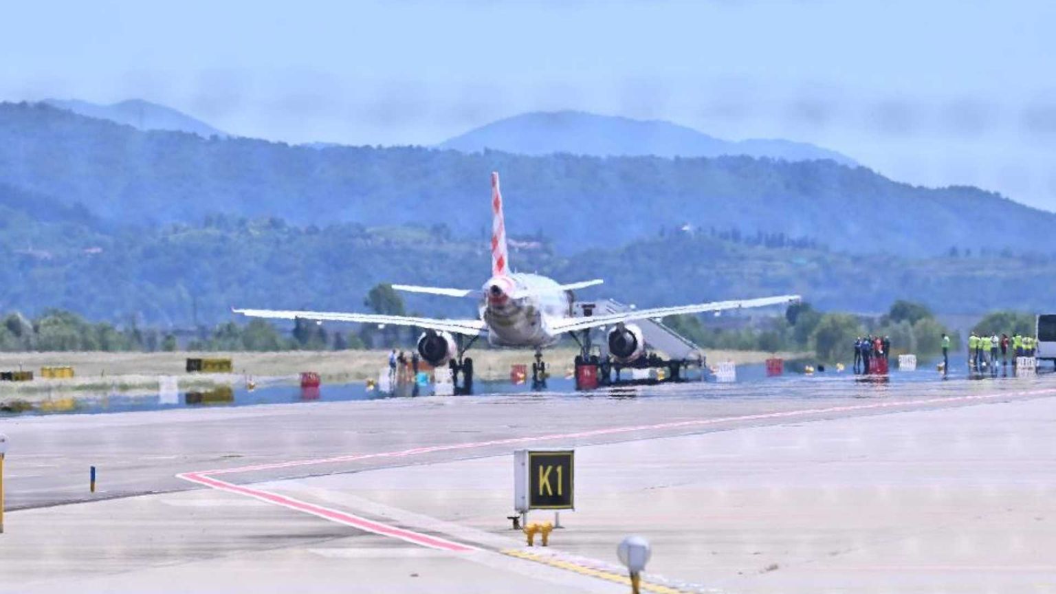 La corsa in pista, la morte risucchiato da un aereo: cos'è successo a Orio