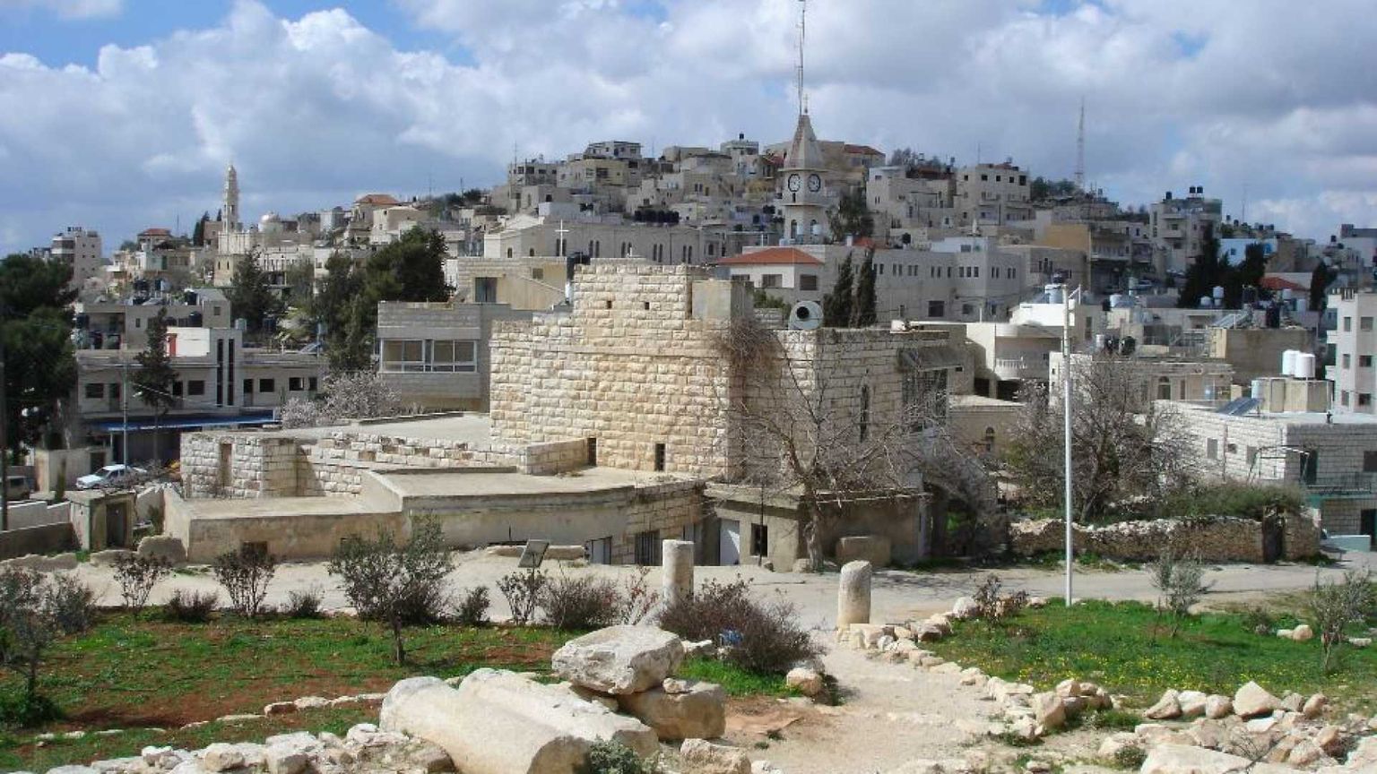 L'appello dei sacerdoti: «Basta violenza dei coloni»