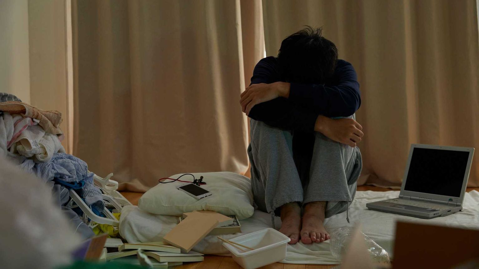 Ancora più chiusi e ancora più soli: la lunga estate degli hikikomori