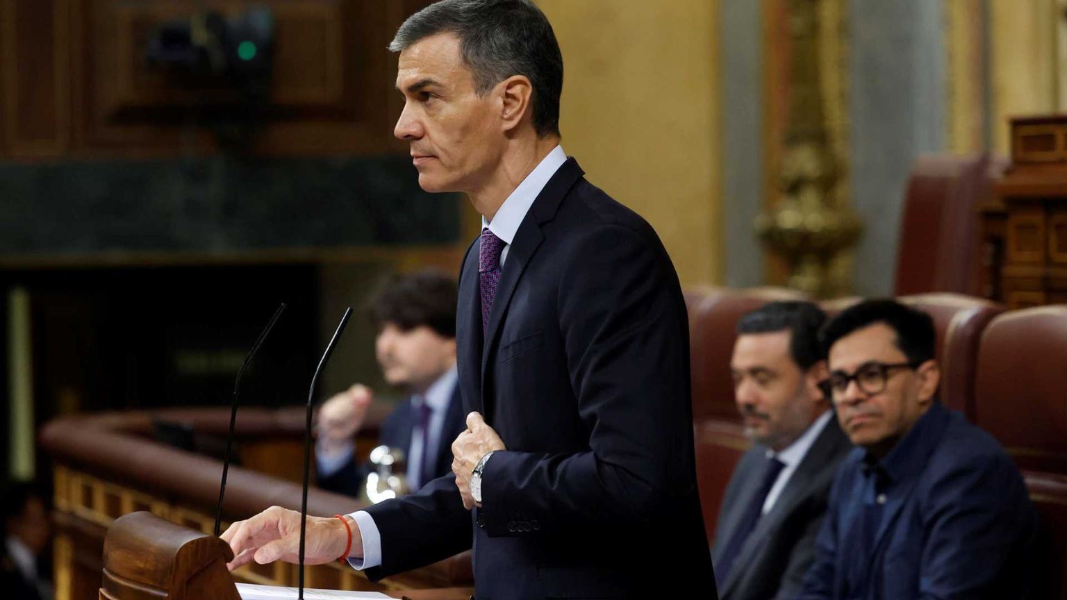 Pedro Sánchez si affida all'intelligenza artificiale per restare in sella