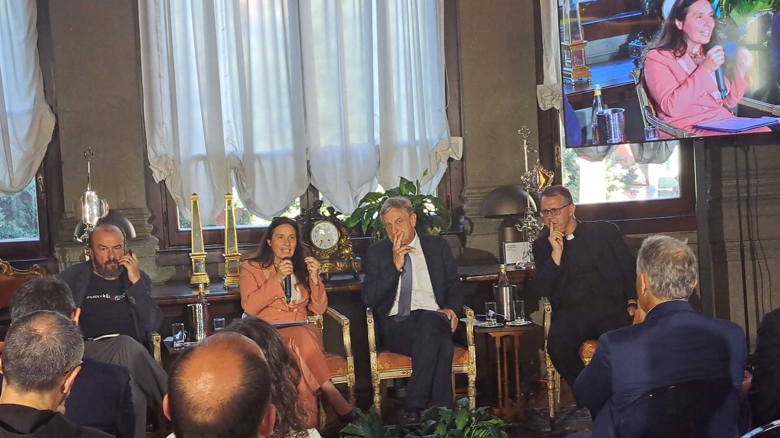 Gaza e Israele, la pace di scena a Rimini. Chiude Meloni