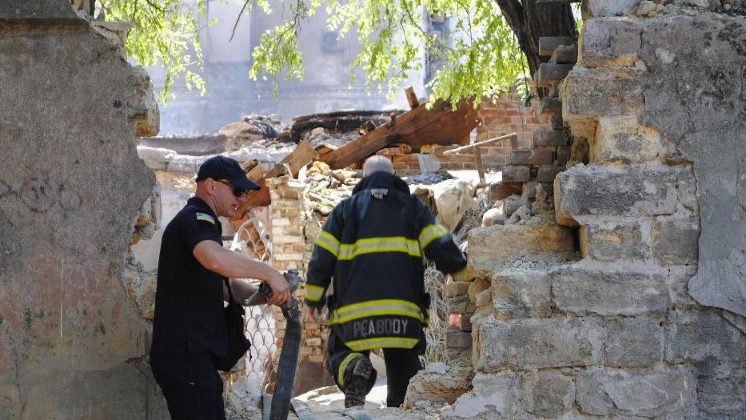 Odessa senza pace sotto il tiro dei droni. Trump: aiuti a Kiev con soldi Nato