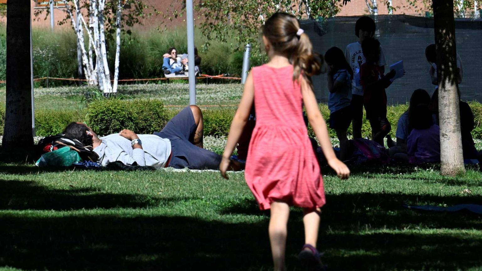 Picco di congedi parentali: in Italia la conciliazione ad agosto non esiste